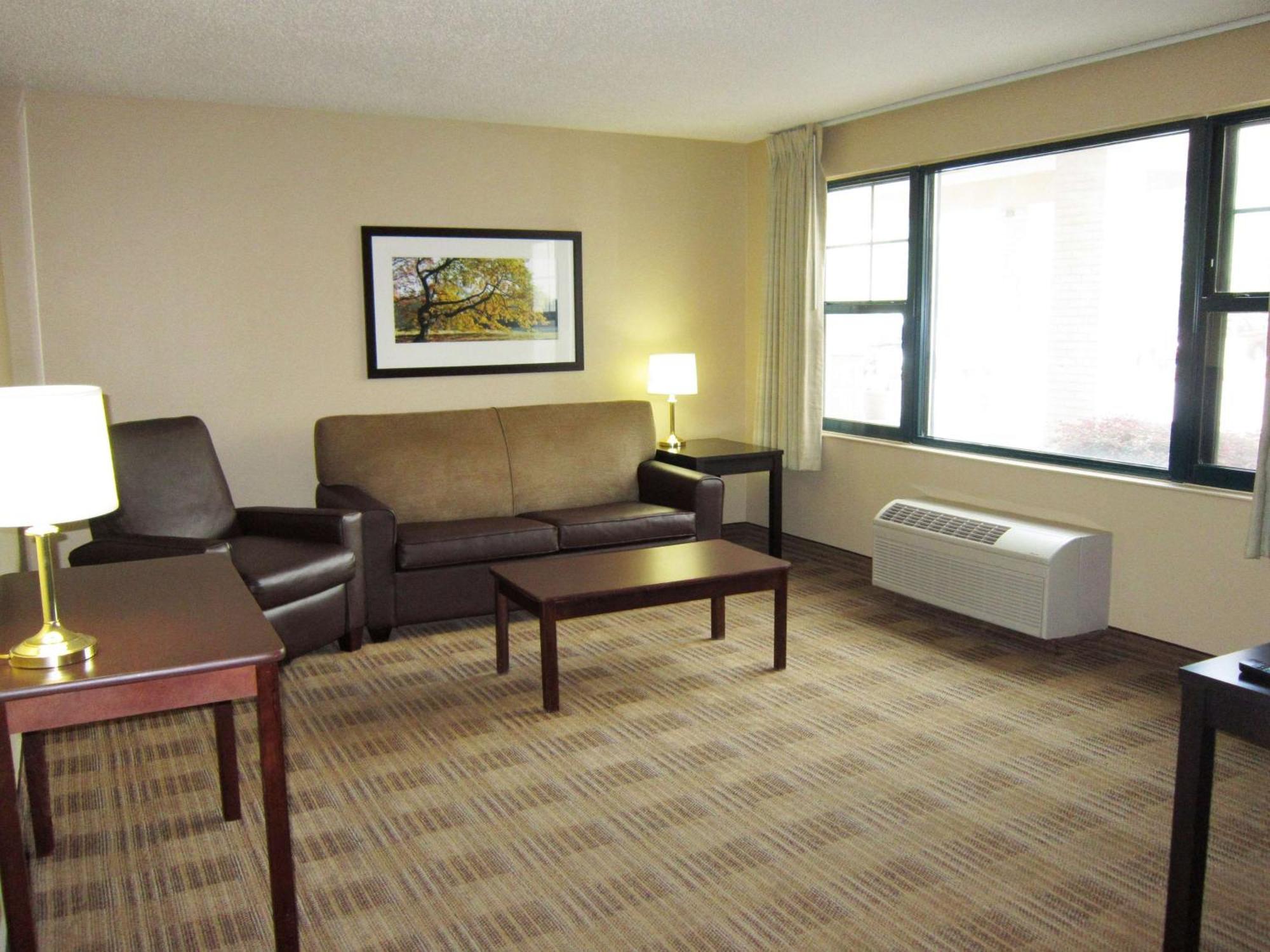 Extended Stay America Suites - Philadelphia - Plymouth Meeting - East Экстерьер фото